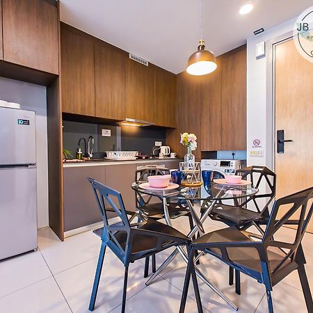 Grand Medini Suites By Rr Jbcity Нусаяя Екстер'єр фото