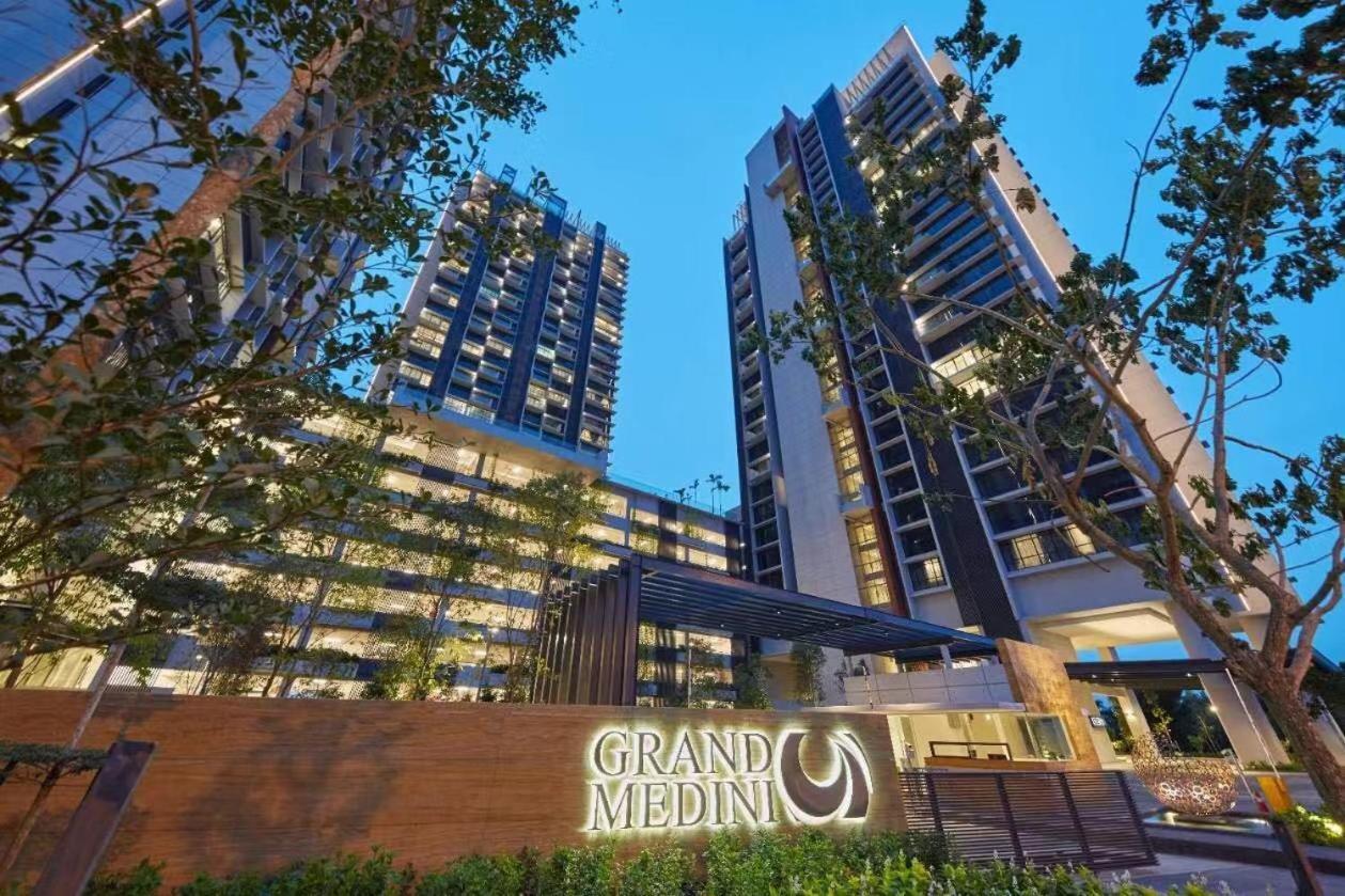 Grand Medini Suites By Rr Jbcity Нусаяя Екстер'єр фото